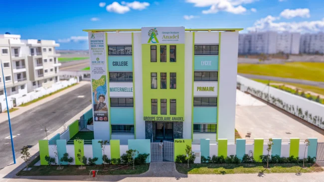 La façade de l'école Anadel